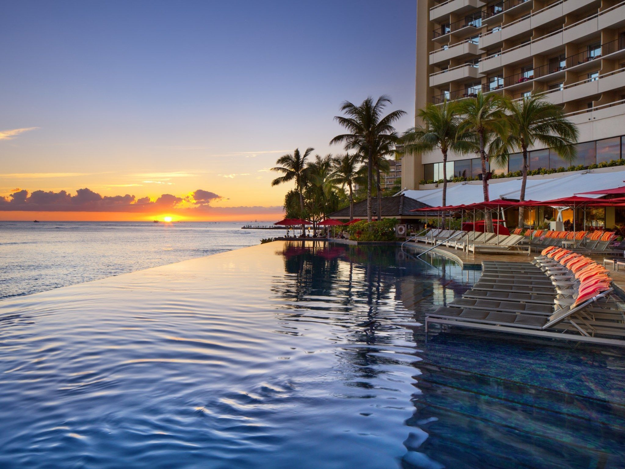 Pool and Beach Experience Sheraton Waikiki Hotel